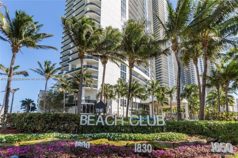 Condo in Hallandale Beach, Florida, 1 bedroom  № 1408337 - photo 5