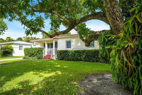 Villa ou maison à vendre à Miami Springs, Floride: 4 chambres, 173.91 m2 № 1408378 - photo 12