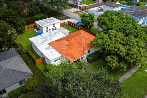 Casa en venta en Miami Springs, Florida, 4 dormitorios, 173.91 m2 № 1408378 - foto 17