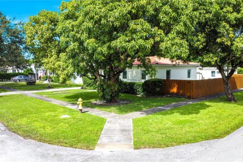 Villa ou maison à vendre à Miami Springs, Floride: 4 chambres, 173.91 m2 № 1408378 - photo 14