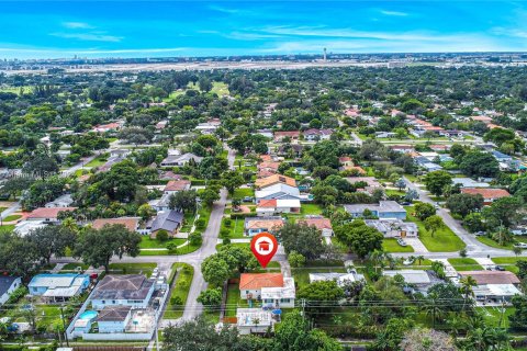 Villa ou maison à vendre à Miami Springs, Floride: 4 chambres, 173.91 m2 № 1408378 - photo 16