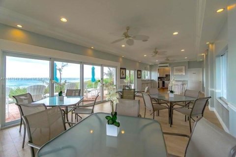 Villa ou maison à louer à Ocean Ridge, Floride: 3 chambres, 228.91 m2 № 1358899 - photo 30