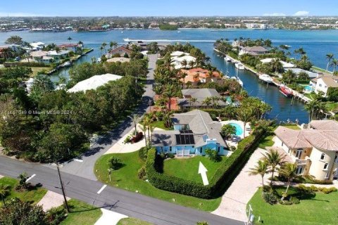 Villa ou maison à louer à Ocean Ridge, Floride: 3 chambres, 228.91 m2 № 1358899 - photo 1