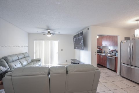 Condo in Plantation, Florida, 2 bedrooms  № 1058488 - photo 2