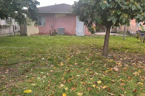 House in Opa-locka, Florida 3 bedrooms, 135.08 sq.m. № 1058529 - photo 19