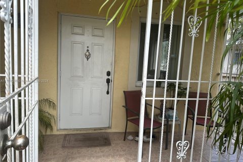 House in Opa-locka, Florida 3 bedrooms, 135.08 sq.m. № 1058529 - photo 5