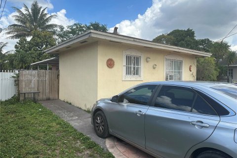 House in Opa-locka, Florida 3 bedrooms, 135.08 sq.m. № 1058529 - photo 2