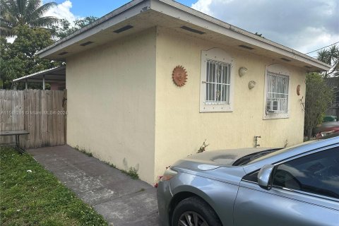 House in Opa-locka, Florida 3 bedrooms, 135.08 sq.m. № 1058529 - photo 3