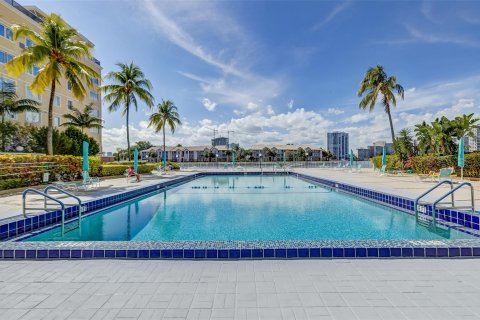 Copropriété à vendre à Hollywood, Floride: 2 chambres, 117.99 m2 № 1035886 - photo 18