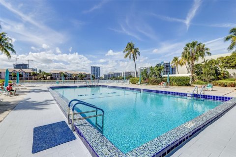 Condominio en venta en Hollywood, Florida, 2 dormitorios, 117.99 m2 № 1035886 - foto 17