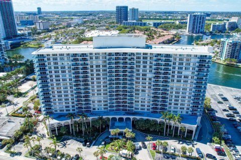 Copropriété à vendre à Hollywood, Floride: 2 chambres, 117.99 m2 № 1035886 - photo 9