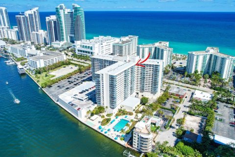 Condominio en venta en Hollywood, Florida, 2 dormitorios, 117.99 m2 № 1035886 - foto 12