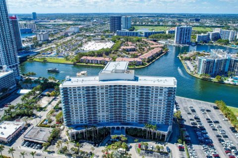 Copropriété à vendre à Hollywood, Floride: 2 chambres, 117.99 m2 № 1035886 - photo 6