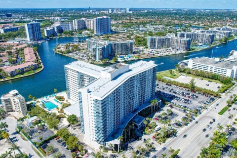 Condo in Hollywood, Florida, 2 bedrooms  № 1035886 - photo 7