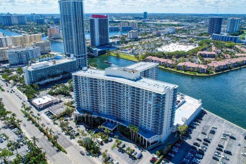 Condo in Hollywood, Florida, 2 bedrooms  № 1035886 - photo 5