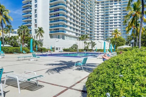 Condominio en venta en Hollywood, Florida, 2 dormitorios, 117.99 m2 № 1035886 - foto 13