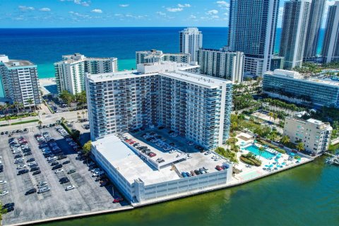 Condominio en venta en Hollywood, Florida, 2 dormitorios, 117.99 m2 № 1035886 - foto 4