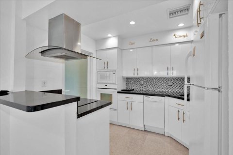 Condo in Fort Lauderdale, Florida, 1 bedroom  № 1070398 - photo 13