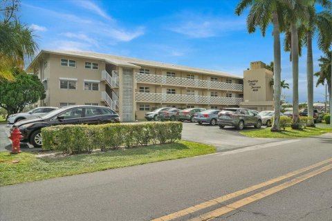 Condo in Fort Lauderdale, Florida, 1 bedroom  № 1070398 - photo 1