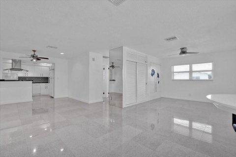 Condo in Fort Lauderdale, Florida, 1 bedroom  № 1070398 - photo 9