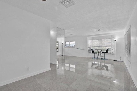 Condo in Fort Lauderdale, Florida, 1 bedroom  № 1070398 - photo 12