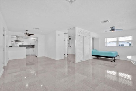 Condo in Fort Lauderdale, Florida, 1 bedroom  № 1070398 - photo 11