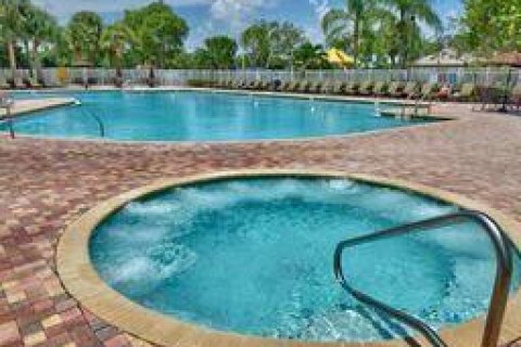 House in Lake Worth, Florida 4 bedrooms, 324.88 sq.m. № 1210578 - photo 7