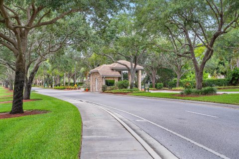 House in Lake Worth, Florida 4 bedrooms, 324.88 sq.m. № 1210578 - photo 21