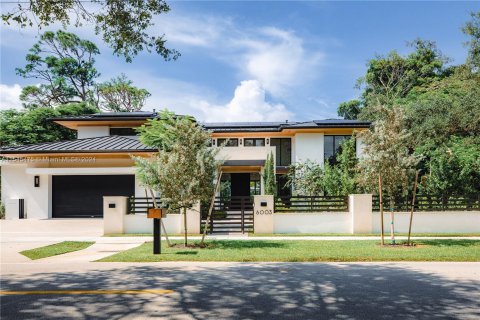 Villa ou maison à vendre à South Miami, Floride: 6 chambres, 636.1 m2 № 1060524 - photo 1
