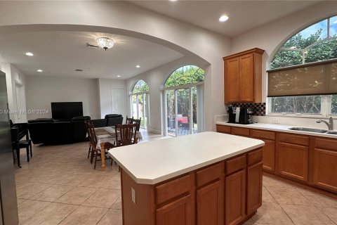 House in Cooper City, Florida 6 bedrooms, 384.8 sq.m. № 1039919 - photo 14