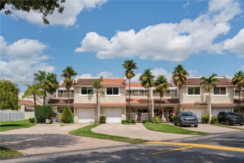 Townhouse in Doral, Florida 3 bedrooms, 176.33 sq.m. № 1067582 - photo 2