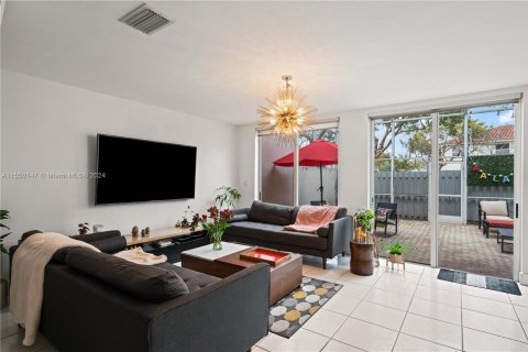 Townhouse in Doral, Florida 3 bedrooms, 176.33 sq.m. № 1067582 - photo 21