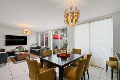 Townhouse in Doral, Florida 3 bedrooms, 176.33 sq.m. № 1067582 - photo 19