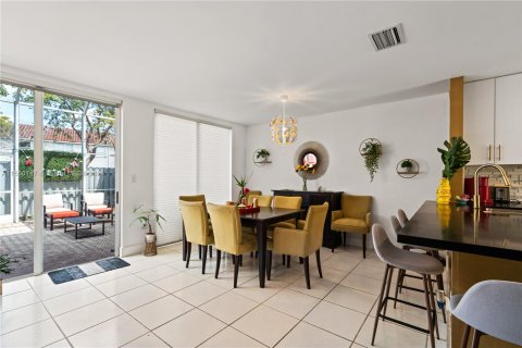 Townhouse in Doral, Florida 3 bedrooms, 176.33 sq.m. № 1067582 - photo 17