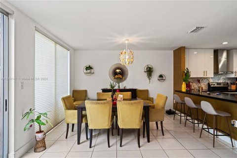 Townhouse in Doral, Florida 3 bedrooms, 176.33 sq.m. № 1067582 - photo 18