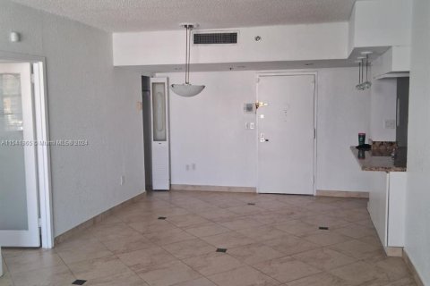Condominio en alquiler en Miami Beach, Florida, 2 dormitorios, 82.68 m2 № 1046981 - foto 3