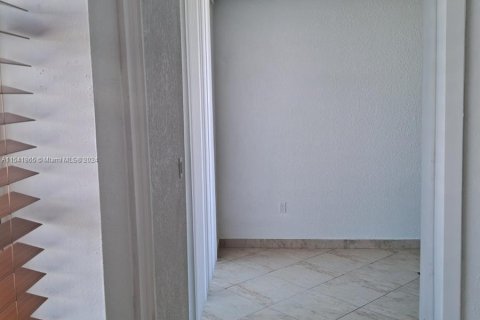 Снять в аренду кондоминиум в Майами-Бич, Флорида 2 спальни, 82.68м2, № 1046981 - фото 9