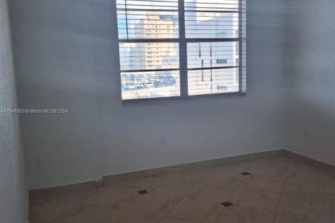 Condominio en alquiler en Miami Beach, Florida, 2 dormitorios, 82.68 m2 № 1046981 - foto 2