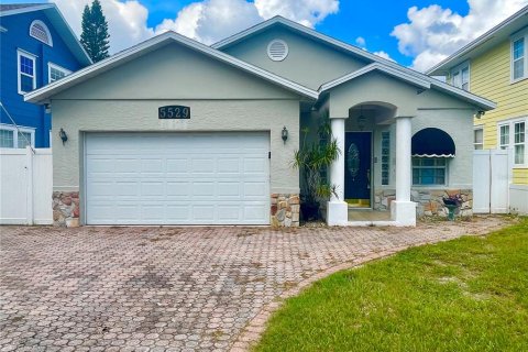 Casa en venta en Saint Petersburg, Florida, 2 dormitorios, 151.34 m2 № 1389167 - foto 1