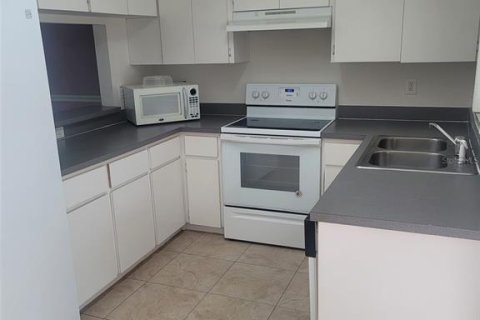 Adosado en venta en Brandon, Florida, 2 dormitorios, 129.69 m2 № 1389192 - foto 7