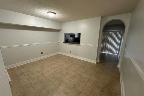 Townhouse in Brandon, Florida 2 bedrooms, 129.69 sq.m. № 1389192 - photo 5