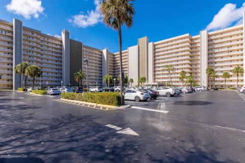 Condo in Pompano Beach, Florida, 1 bedroom  № 1059022 - photo 1