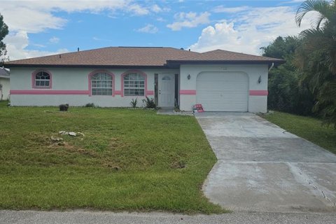 House in Punta Gorda, Florida 2 bedrooms, 171.96 sq.m. № 1346451 - photo 1