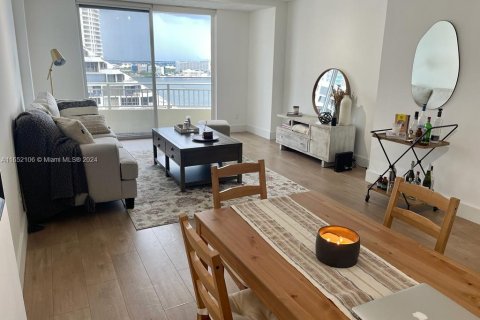 Condo in Miami, Florida, 1 bedroom  № 1345505 - photo 6