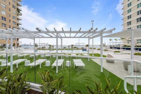 Condo in Miami, Florida, 1 bedroom  № 1345505 - photo 19