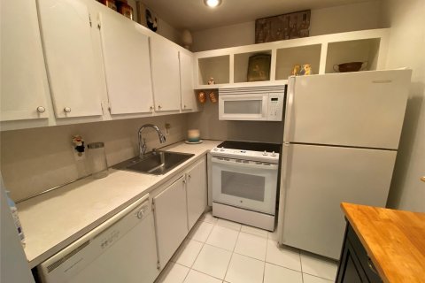 Condo in Deerfield Beach, Florida, 1 bedroom  № 1228702 - photo 26