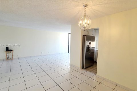 Condo in Sunny Isles Beach, Florida, 1 bedroom  № 1397796 - photo 20