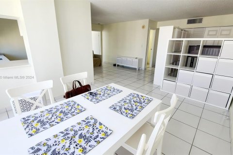 Condo in Sunny Isles Beach, Florida, 1 bedroom  № 1397796 - photo 11