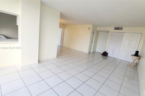 Condo in Sunny Isles Beach, Florida, 1 bedroom  № 1397796 - photo 12