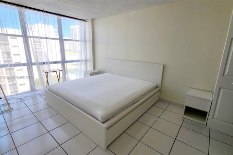 Condo in Sunny Isles Beach, Florida, 1 bedroom  № 1397796 - photo 15